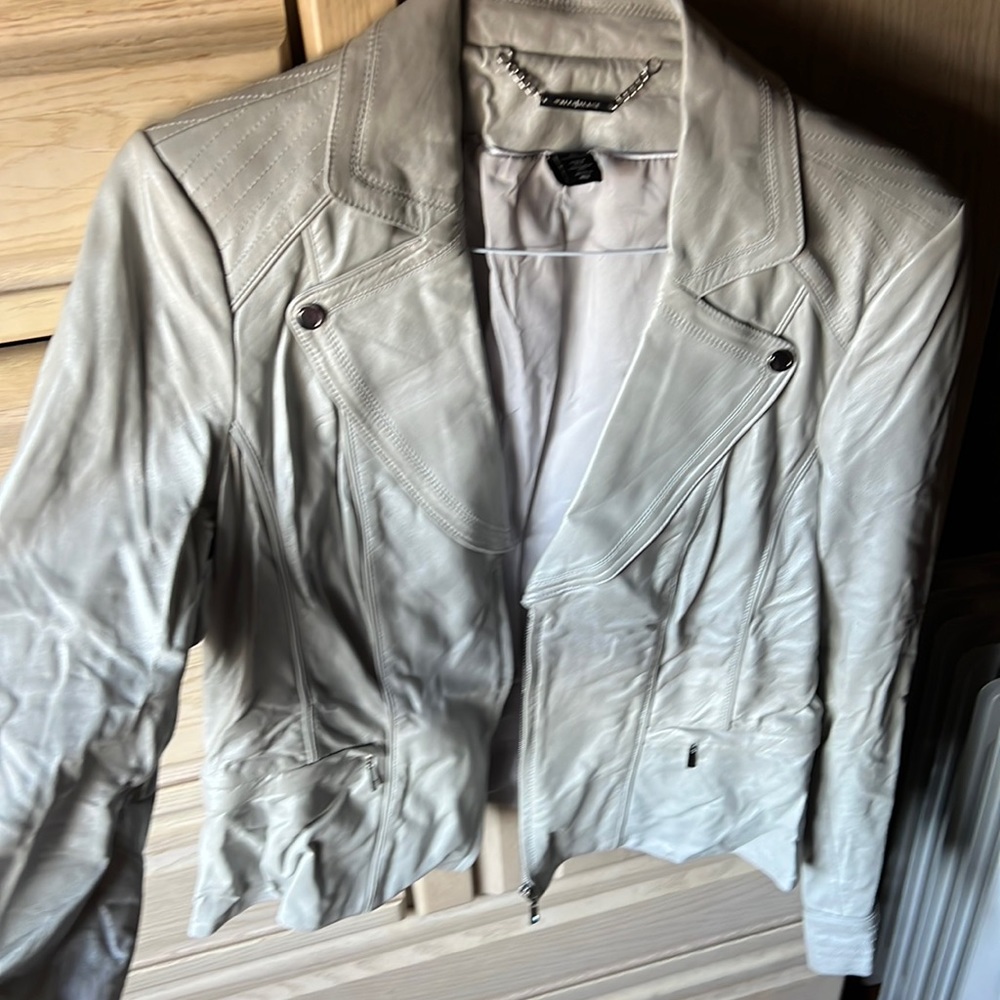 Gorgeous 100% leather jacket from White House Black Market, Size XL